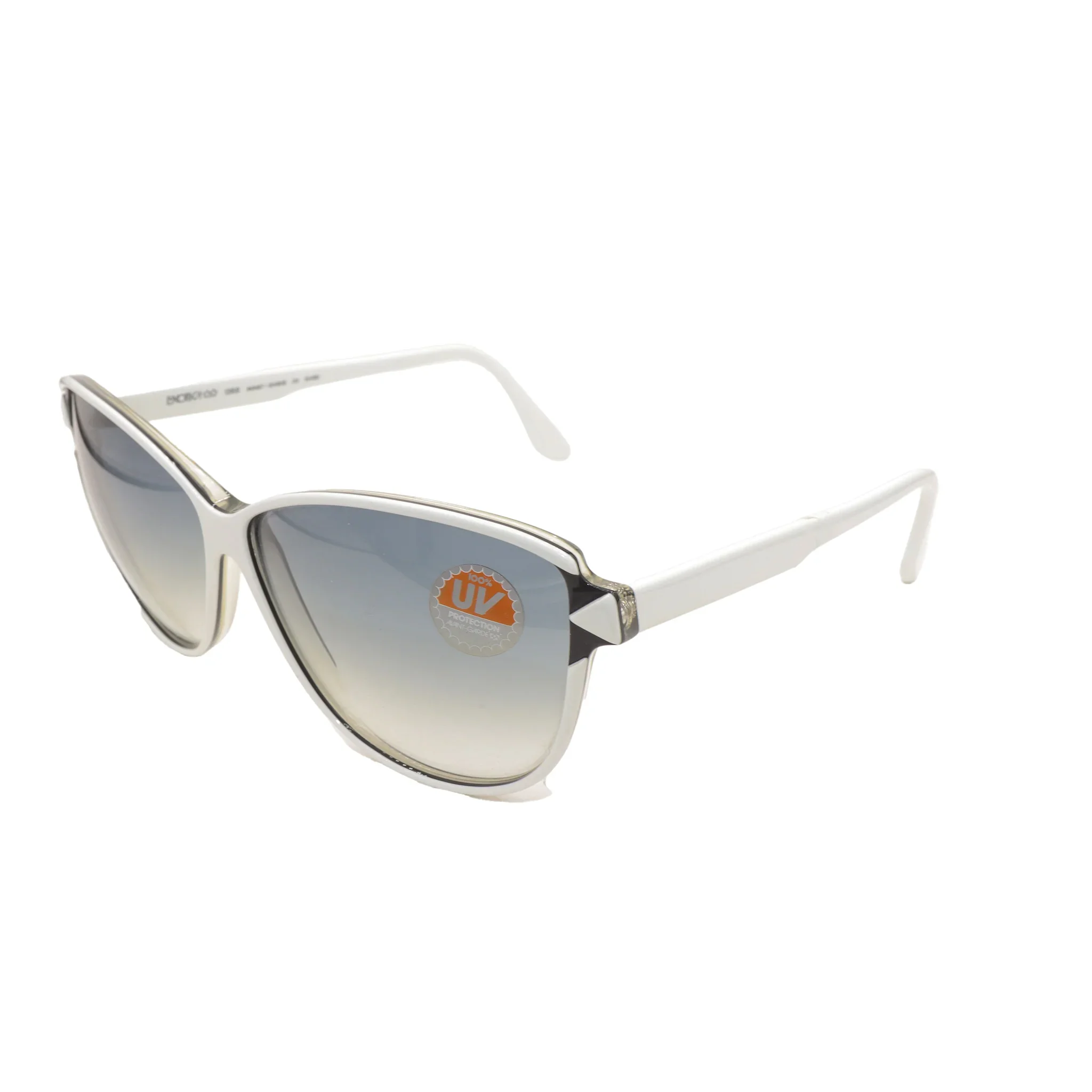 نظارات شمسية بيضاء من LUXOTTICA - Image 2